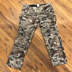 Under Armour ridge reaper 40x34. Great condition.